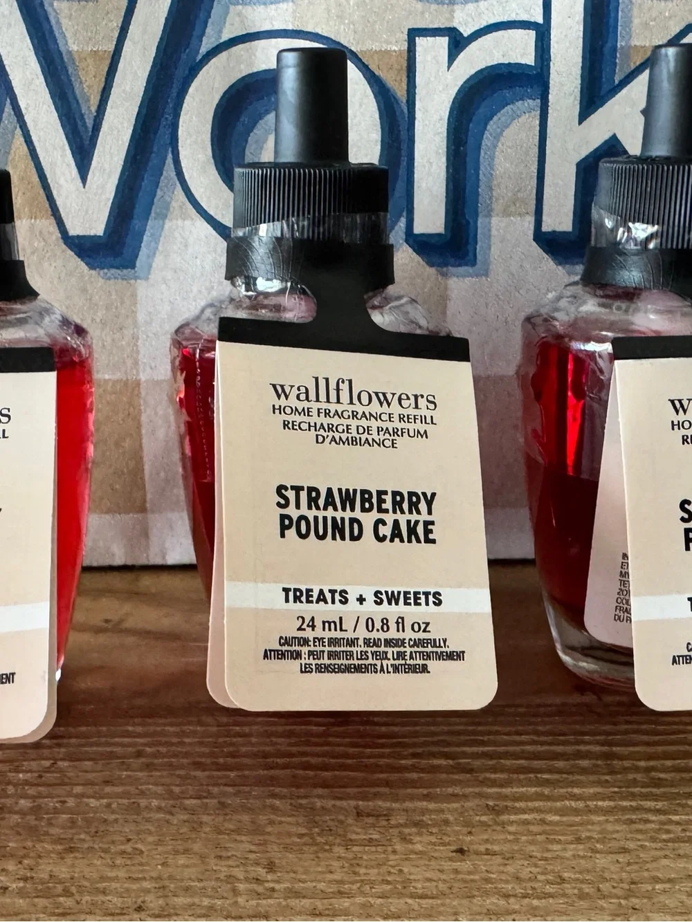 Set of 6 Bath and Body Works strawberry Poundcake and Country Apple Wallflowers